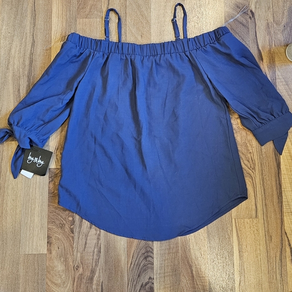 By&By dressy shoulder top - Picture 3 of 4